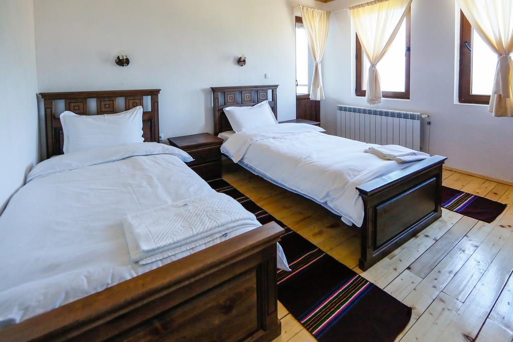 Калпаците - Kalpacite Guest Houses Skrebatno Ngoại thất bức ảnh